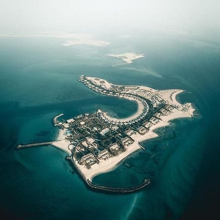 ヌライ アイランド リゾート アブダビ エクステリア 写真 Aerial view of the island