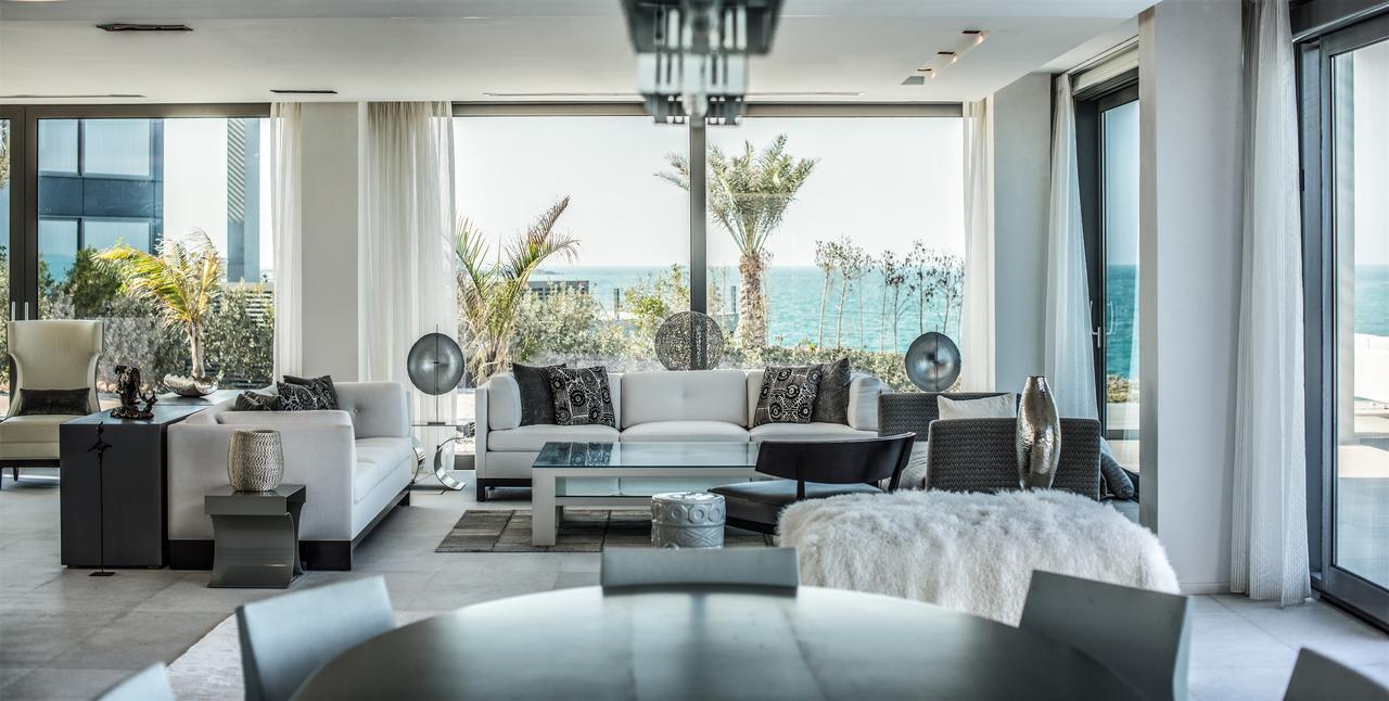 ヌライ アイランド リゾート アブダビ 部屋 写真 Interior of a penthouse apartment